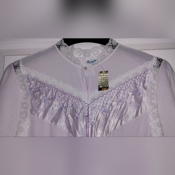 Vintage Bernette Women's Nightgown - Picture 7 of 8